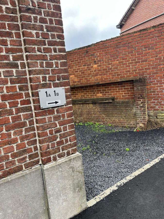 Charbonnel 1 B Charleroi-Airport Apartment ภายนอก รูปภาพ